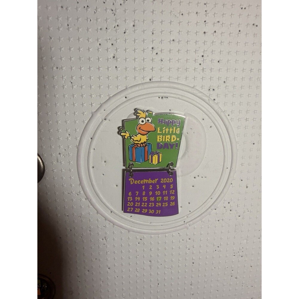 2020 SeaWorld LE Pin Sesame Street Little Bird Happy Birthday Calendar Dec 17th